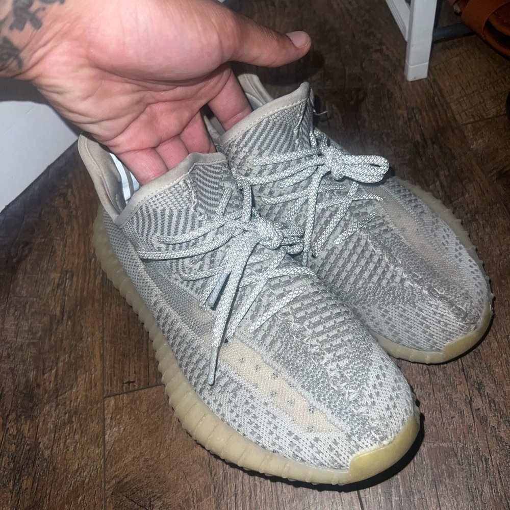 adidas Yeezy Boost 350 V2
Static Reflective